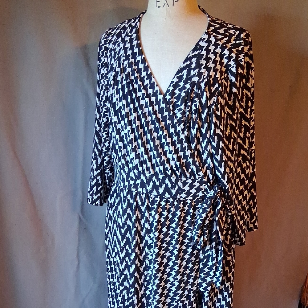 Lane Bryant black and white abstract houndstooth print wrap dress-sz 18/20